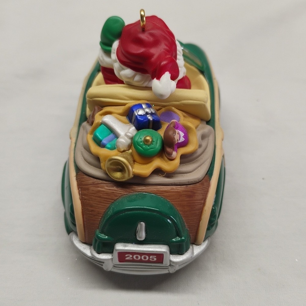 Hallmark Ornament 2005 Here Comes Santa Christmas‎ Debut Green Woody Car - Picture 6 of 7